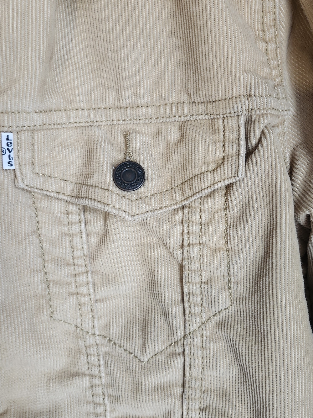 Levi's Men's Sherpa-Lined Trucker Jacket in Tan - Picture 4 of 8